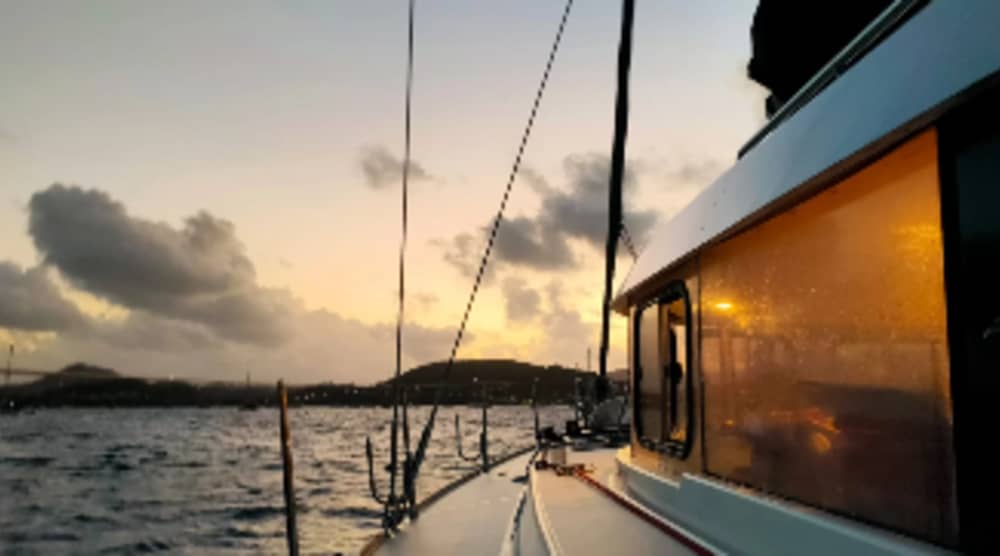 Sonnenuntergangssegeln ab La Maddalena oder Palau: Aperitif & Inselzauber