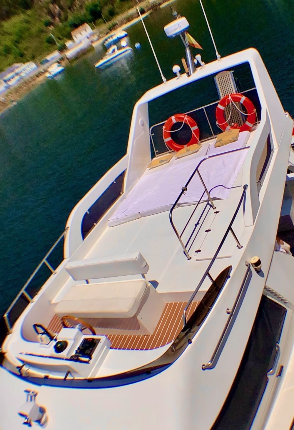 Jouw dag in Vigo: Huur een motorboot voor 8 uur ontdekkingstocht.