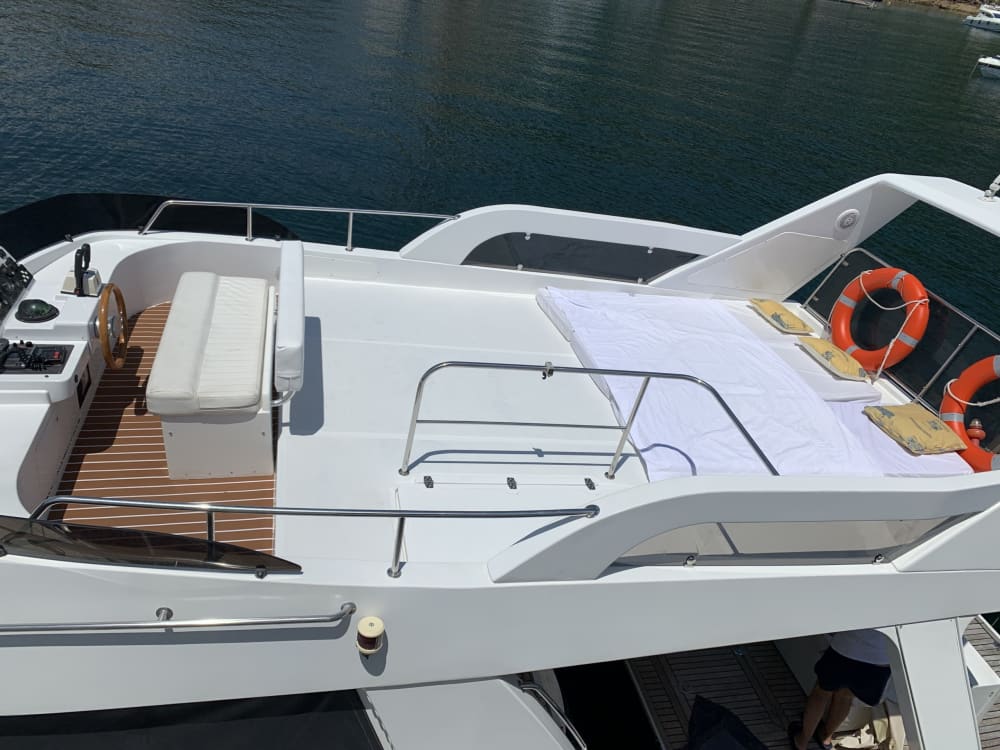 Ihr Tag in Vigo: Mieten Sie ein Motorboot für 8 Stunden Entdeckungstour