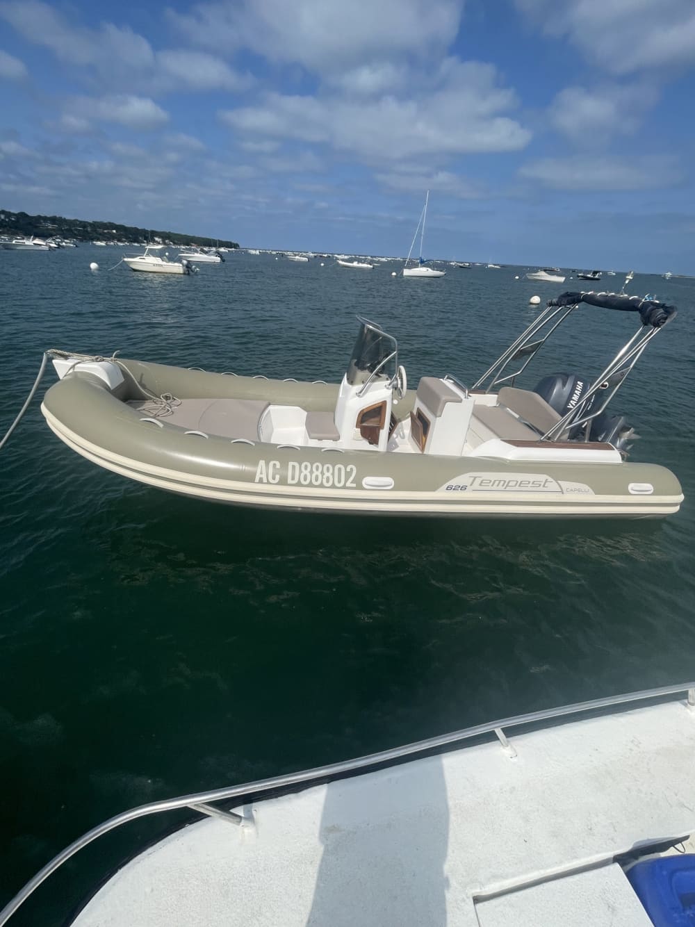 Explorez Lège-Cap-Ferret en bateau : une journée complète sur l'eau à bord d'un bateau à moteur