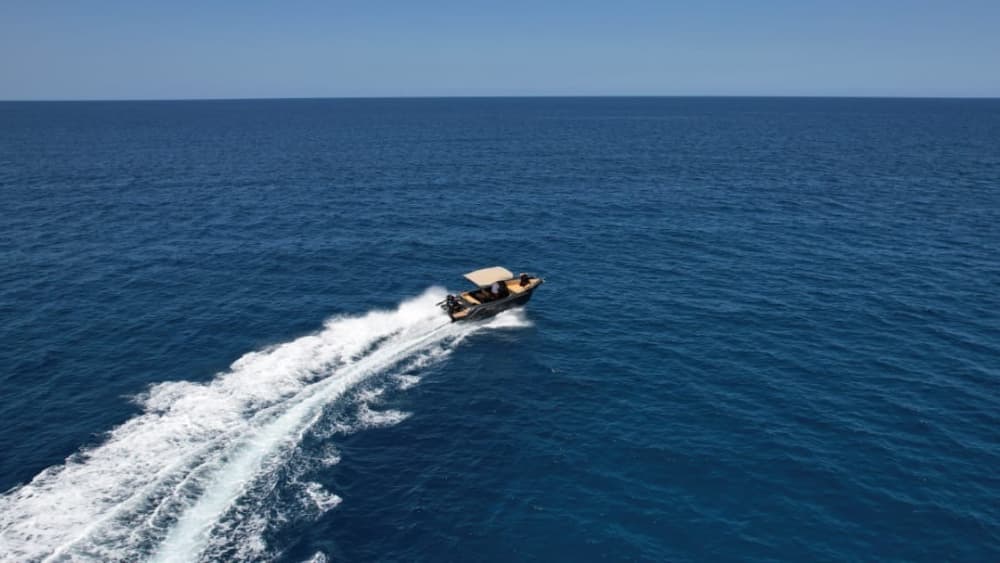 4 h à Sisi : Louez un bateau à moteur et profitez-en
