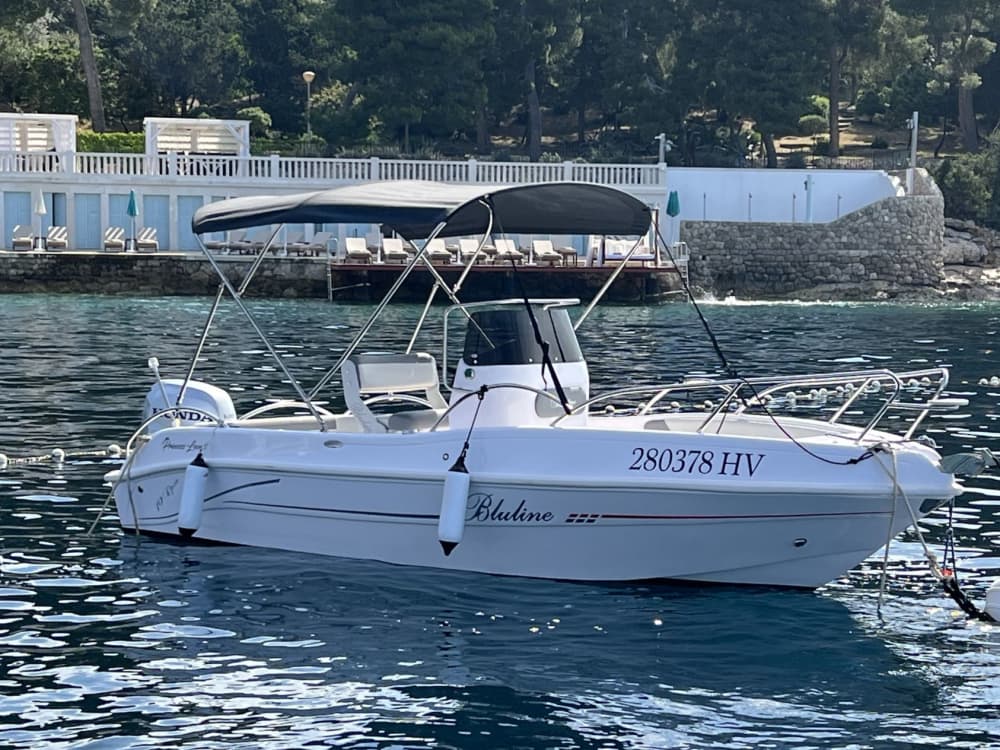 Escapada a las islas Pakleni: aventura en barco de un día completo