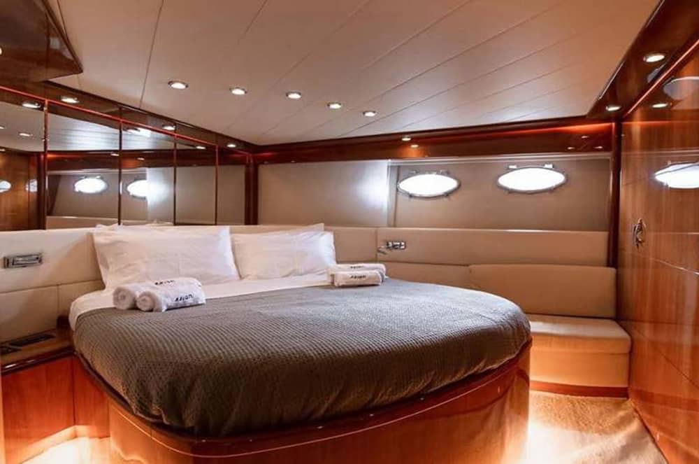 Całodniowy prywatny rejs po południowym wybrzeżu lub Delos i Rhenia (Pershing 68ft)