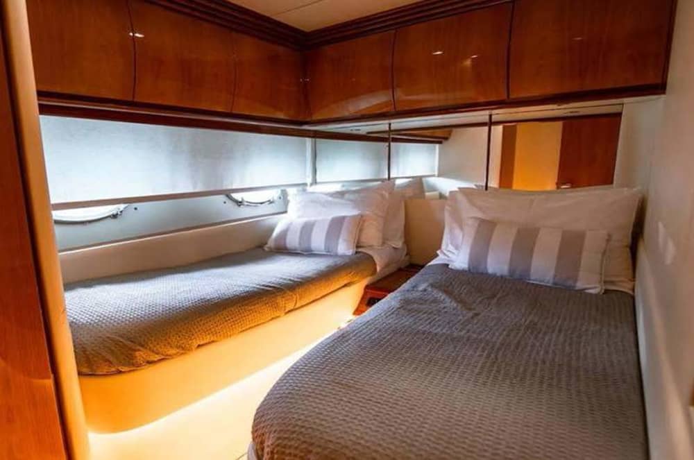 Całodniowy prywatny rejs po południowym wybrzeżu lub Delos i Rhenia (Pershing 68ft)