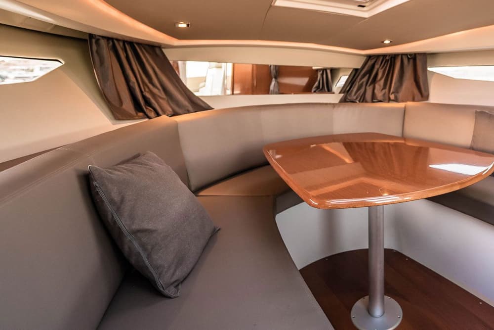 Escapada Atlântica: 3 Horas de Luxo no Mar