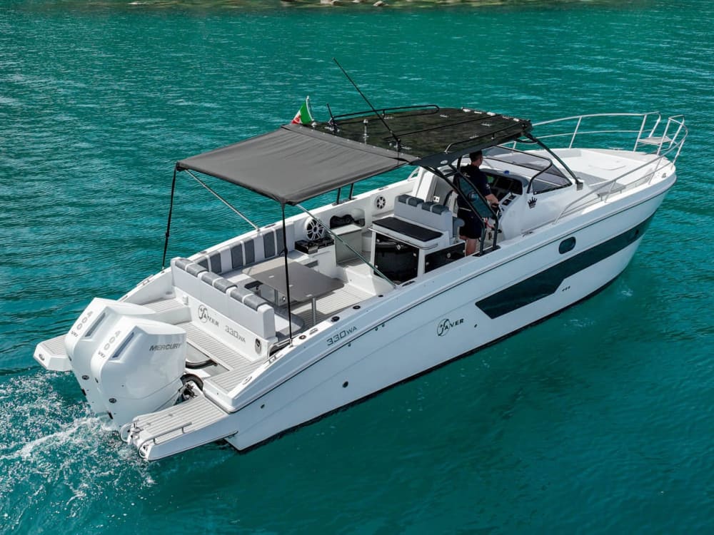 Geniet van de luxe van Patti met een volledige dag op een motorjacht.