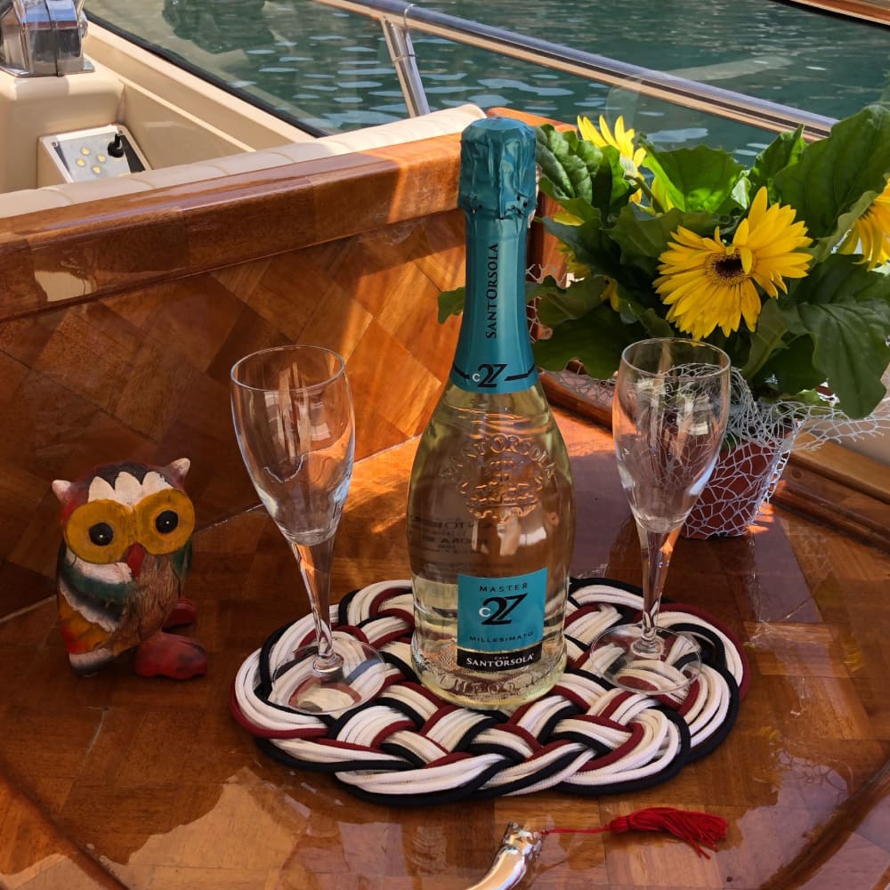 Traum Capri: ein ganzer Tag zwischen magischen Höhlen und den majestätischen Faraglioni