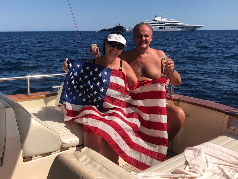 Traum Capri: ein ganzer Tag zwischen magischen Höhlen und den majestätischen Faraglioni