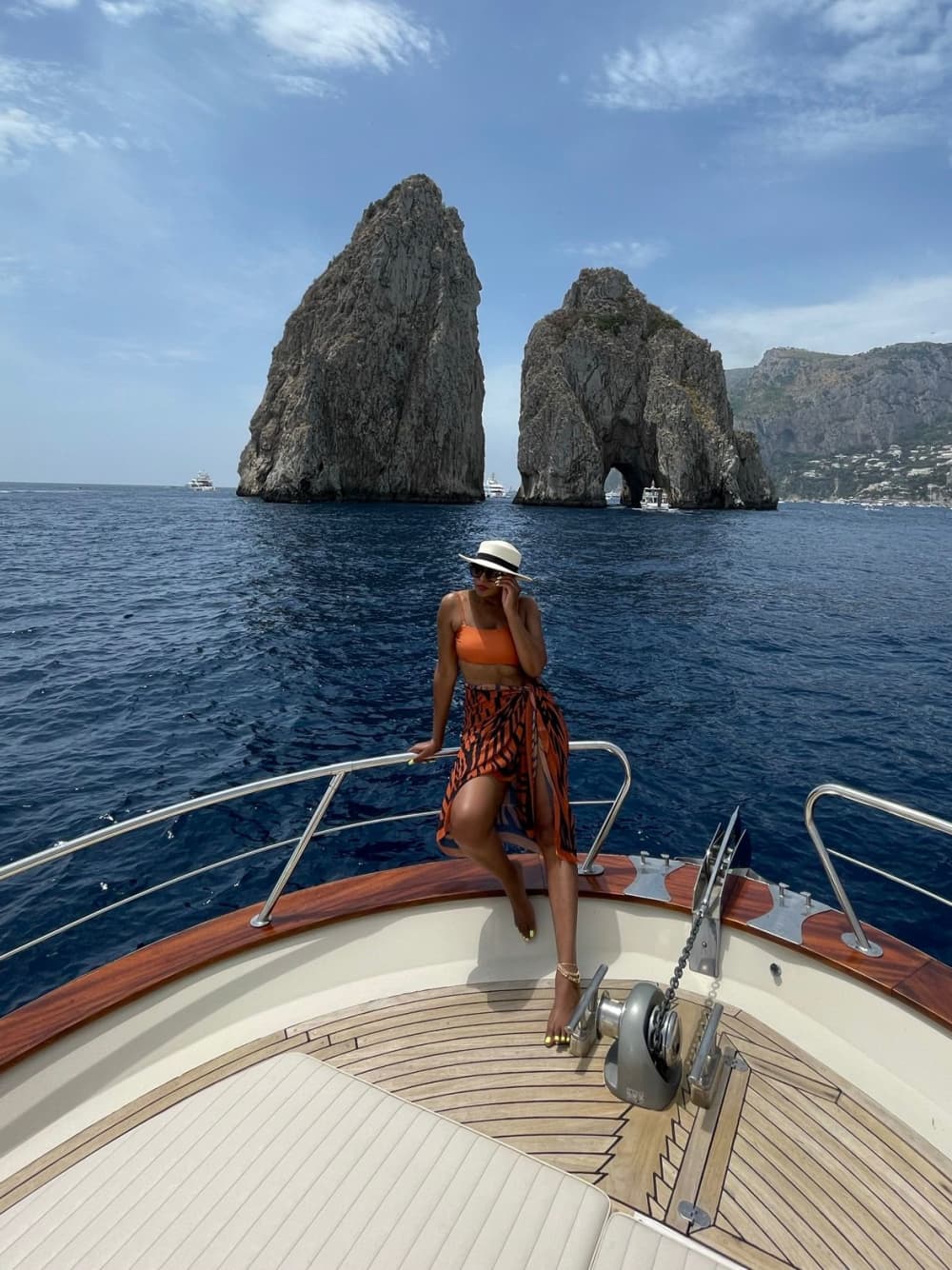 Traum Capri: ein ganzer Tag zwischen magischen Höhlen und den majestätischen Faraglioni