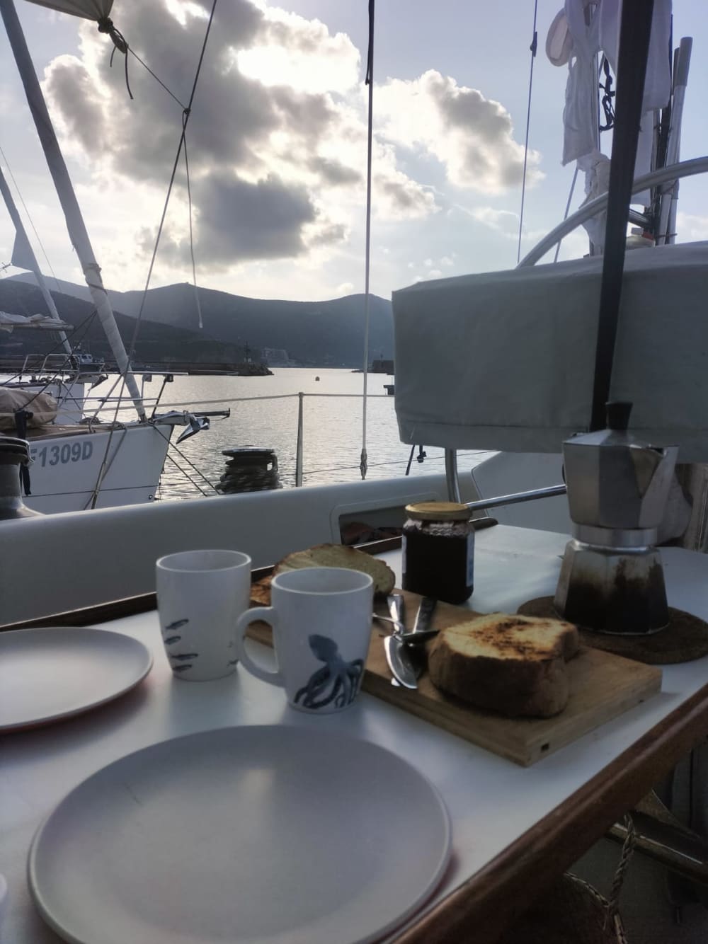 Hele dag op het blauwe water van de Golf van Teulada met een exclusieve boot