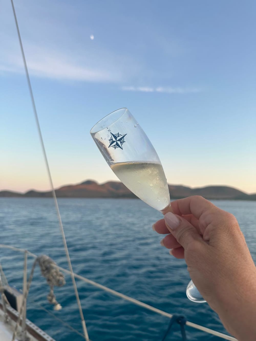 Hele dag op het blauwe water van de Golf van Teulada met een exclusieve boot