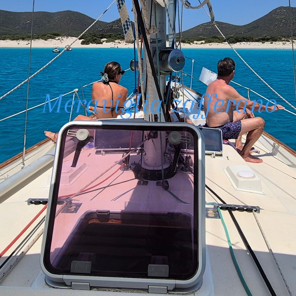 Hele dag op het blauwe water van de Golf van Teulada met een exclusieve boot