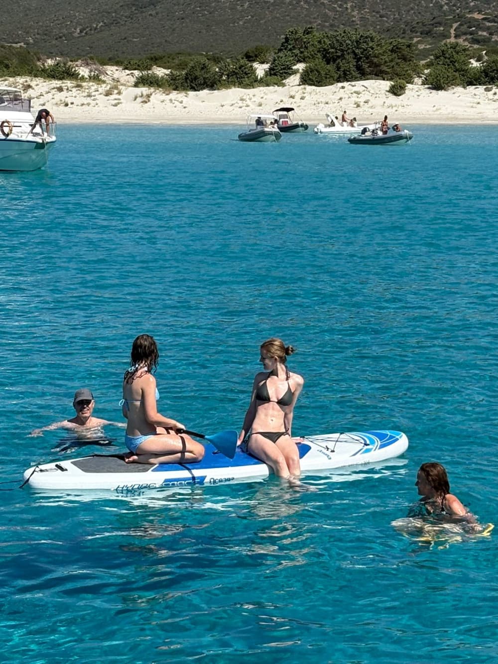 Hele dag op het blauwe water van de Golf van Teulada met een exclusieve boot