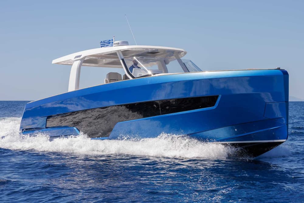 Enjoy 7h on a motorboat in Milos