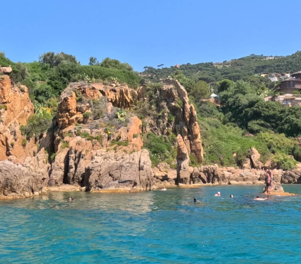 Armonie Costiere: Half Day tra Cale e Grotte di Cefalù con Snorkeling e Aperitivo
