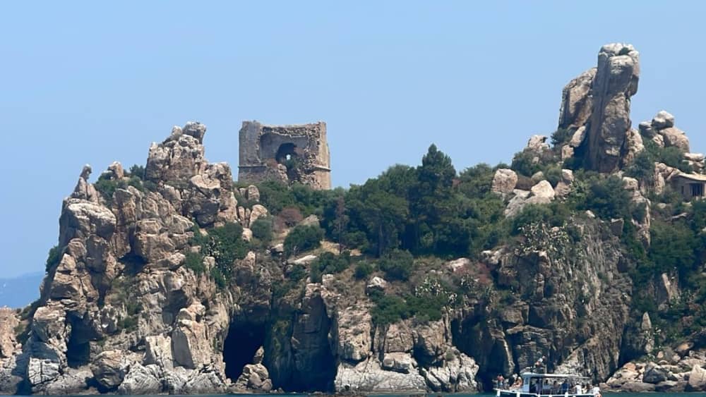 Armonie Costiere: Half Day tra Cale e Grotte di Cefalù con Snorkeling e Aperitivo