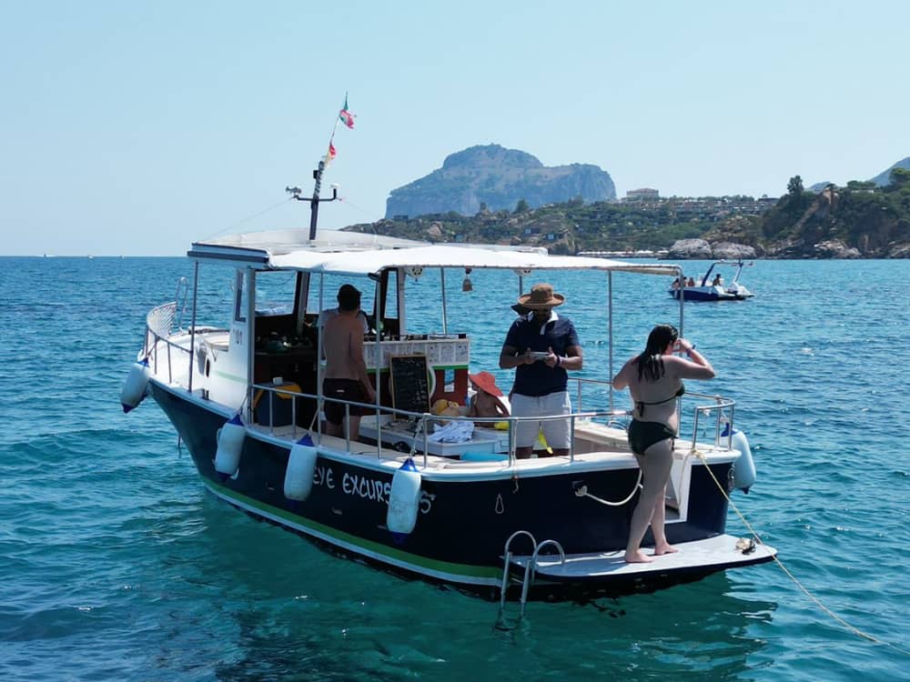 Armonie Costiere: Half Day tra Cale e Grotte di Cefalù con Snorkeling e Aperitivo