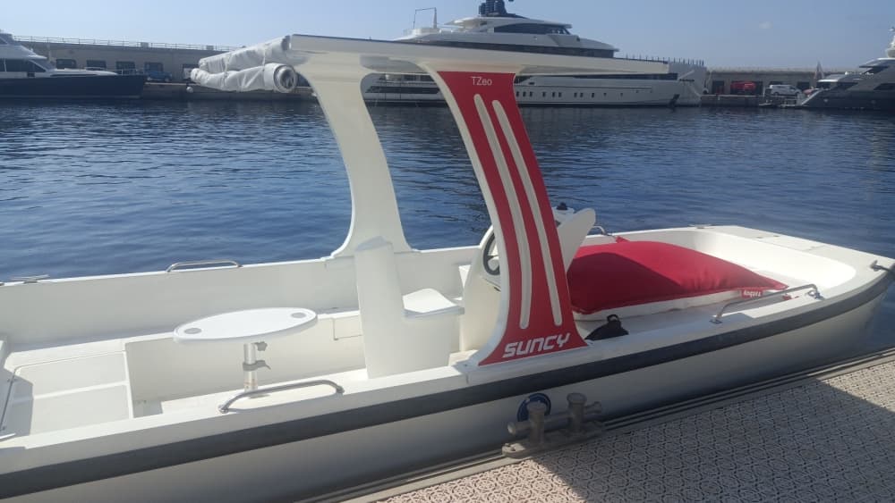 Location de bateau solaire sans permis à St jean cap Ferrat - (journée) 10am to 6pm