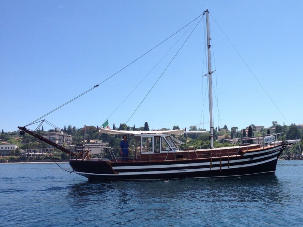 Sunset Elegance on the Lake: Gulet Cruise to Punta San Vigilio