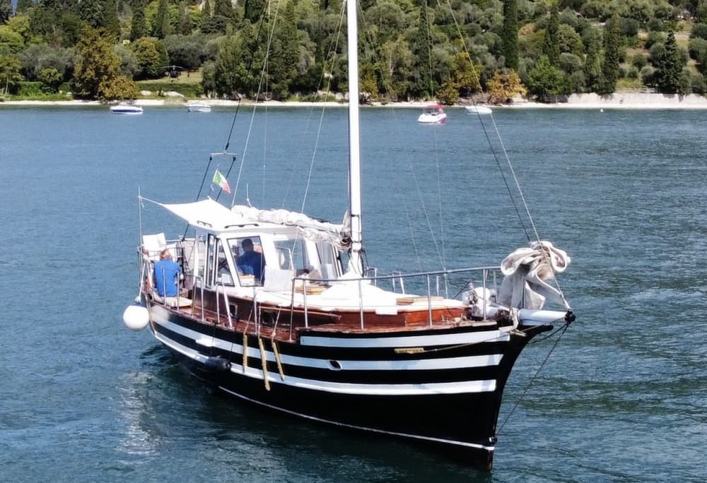 Sunset Elegance on the Lake: Gulet Cruise to Punta San Vigilio