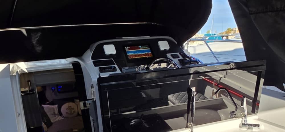 La tua giornata a Palma di Maiorca: noleggia una barca a motore per 8 ore alla scoperta dell'isola.