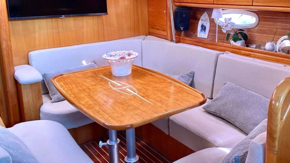 Medio día: Brisa marina: Brindisi, un sueño de navegación