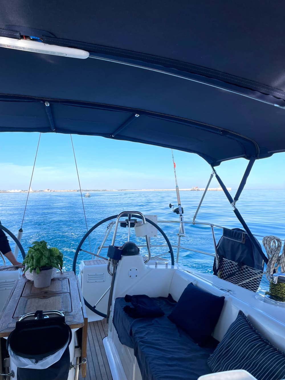 Medio día: Brisa marina: Brindisi, un sueño de navegación