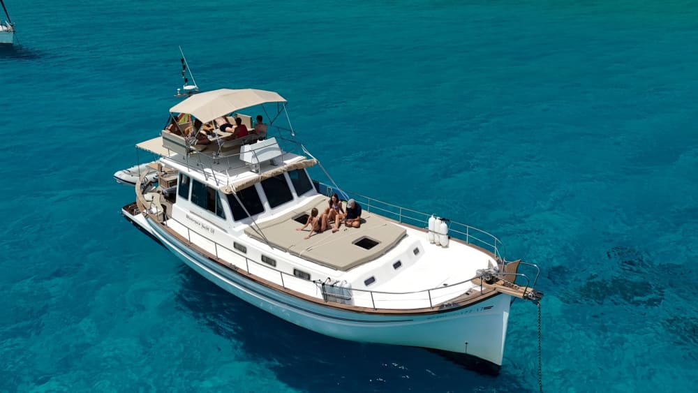Ervaar Menorca: een traditionele boot met superieur comfort.