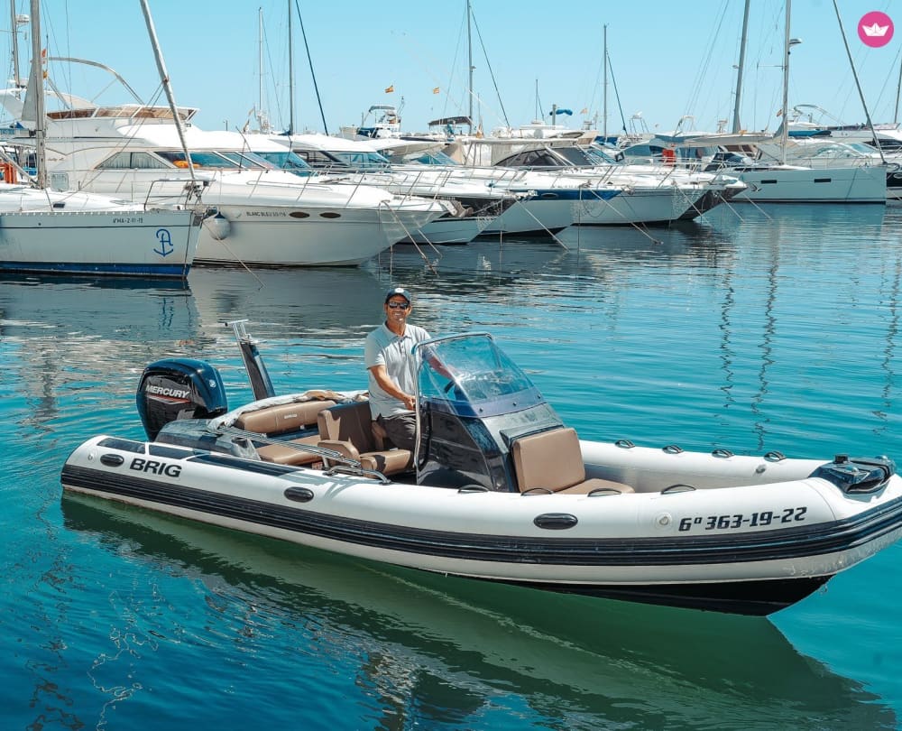 Esperienza di un giorno intero in yacht privato a Marbella