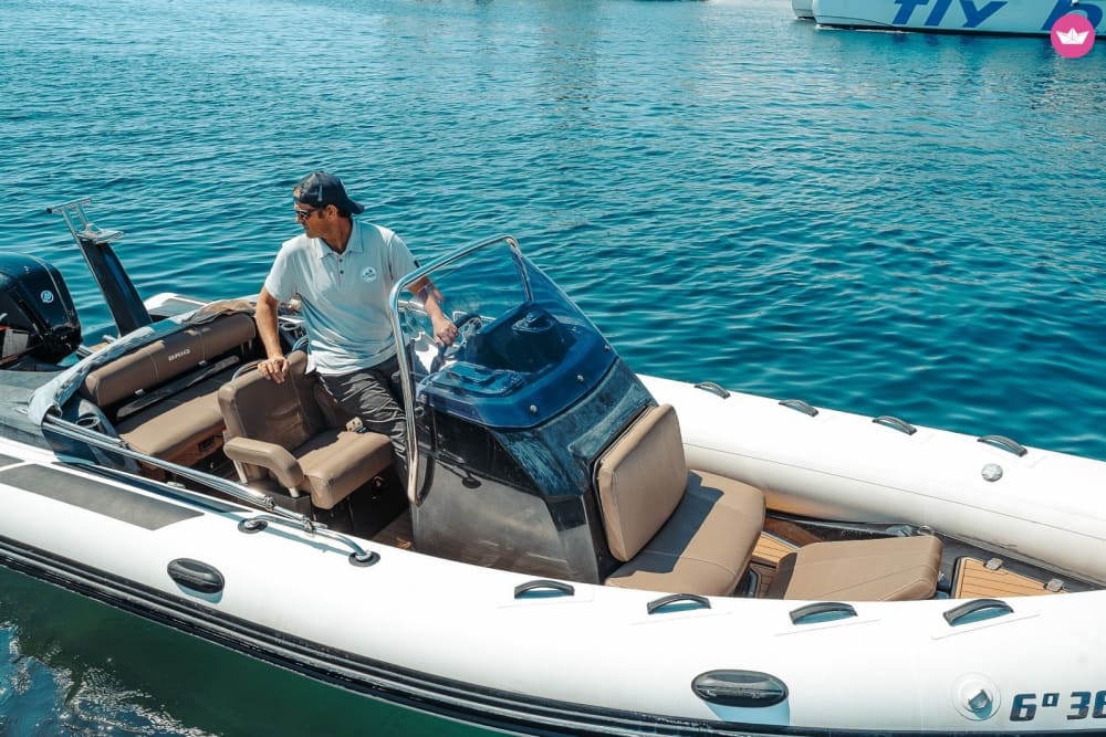 Magia del tramonto: crociera privata serale a Marbella