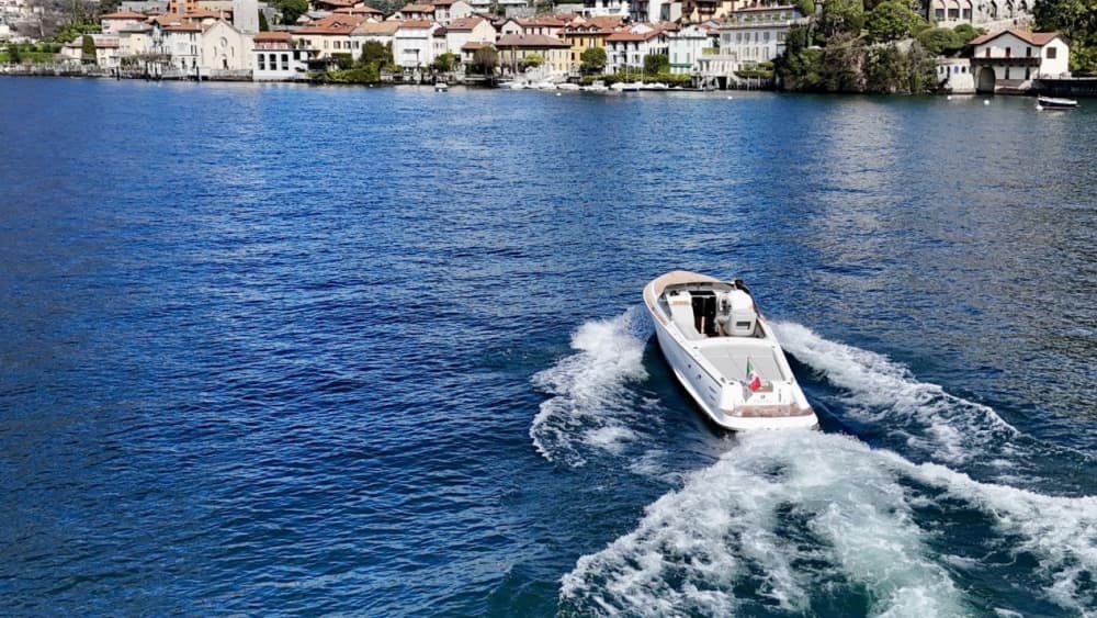 Dolceaura,
Cernobbio, Villa d'Este, and toast beside Villa Pliniana