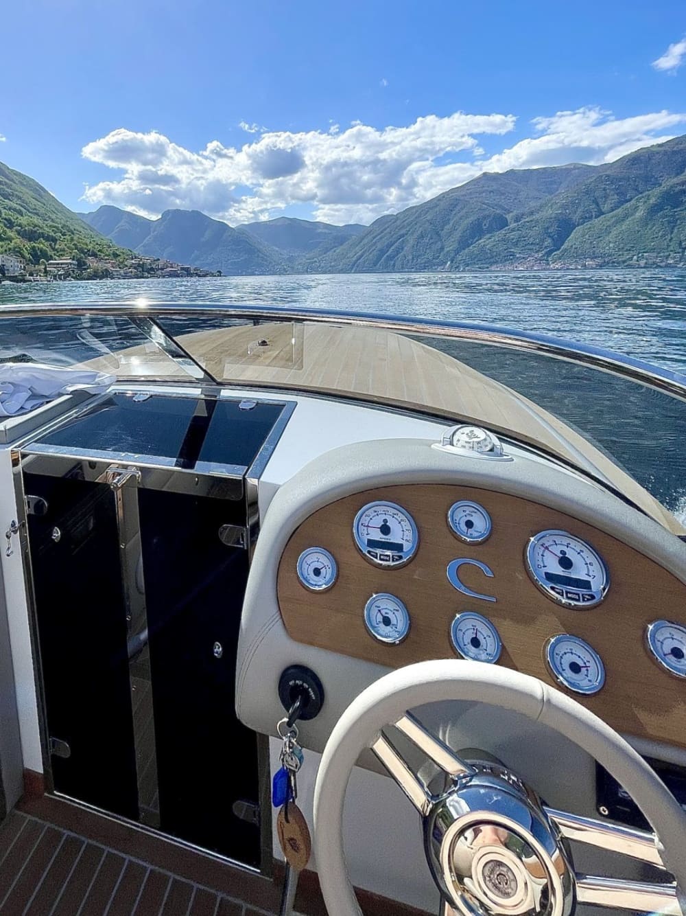 Dolceaura,
Cernobbio, Villa d'Este, and toast beside Villa Pliniana