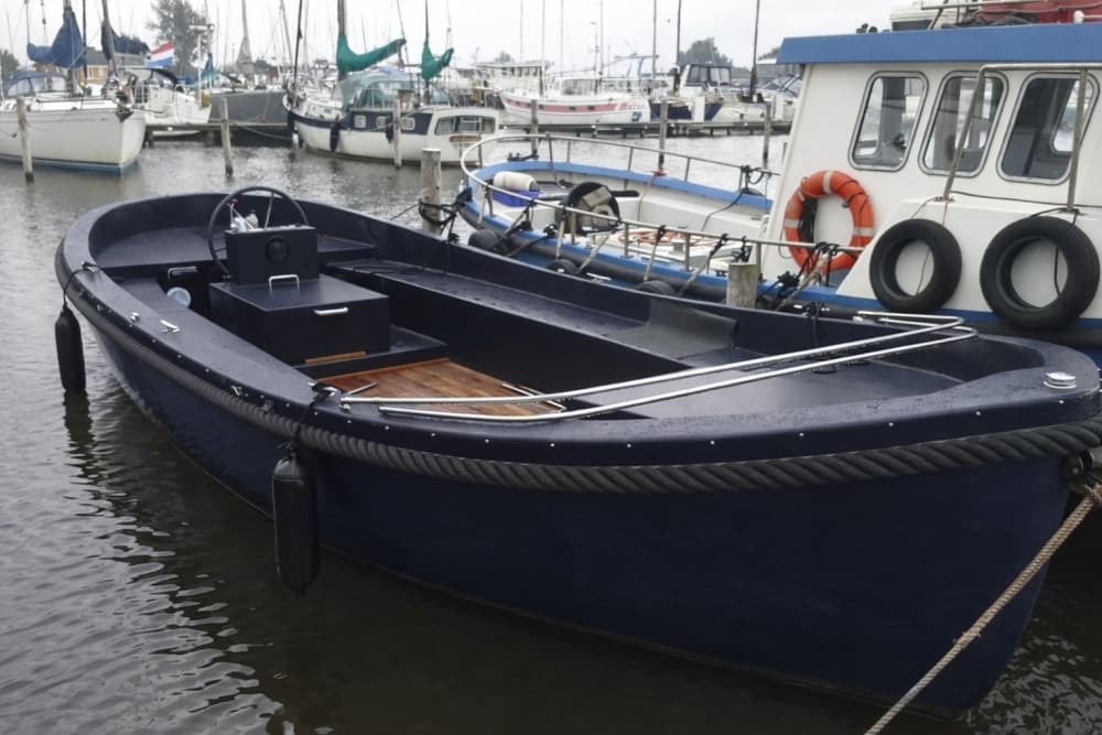 Ta en halvdag för att koppla av på en motorbåt i Amsterdams centrum