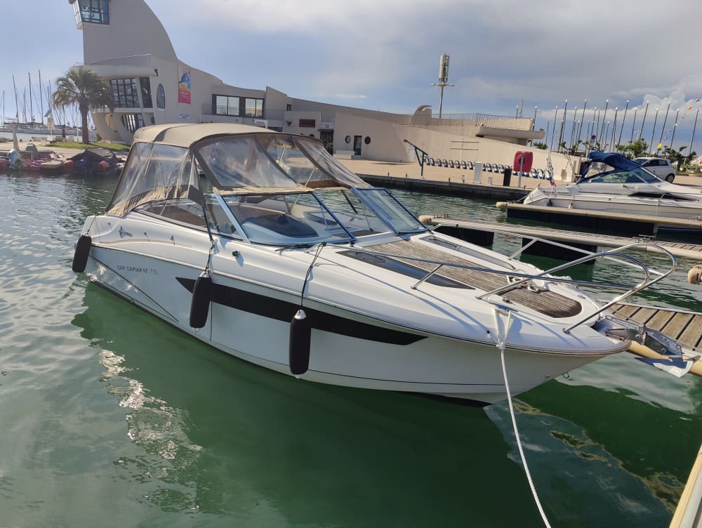 Descubre las costas de La Grande-Motte: una excursión de un día completo a bordo de una lancha motora.