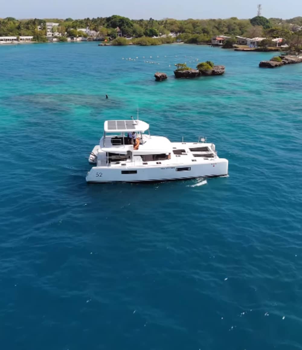 Isla Paradise: tour di un giorno a Cholon e spiaggia privata tranquilla