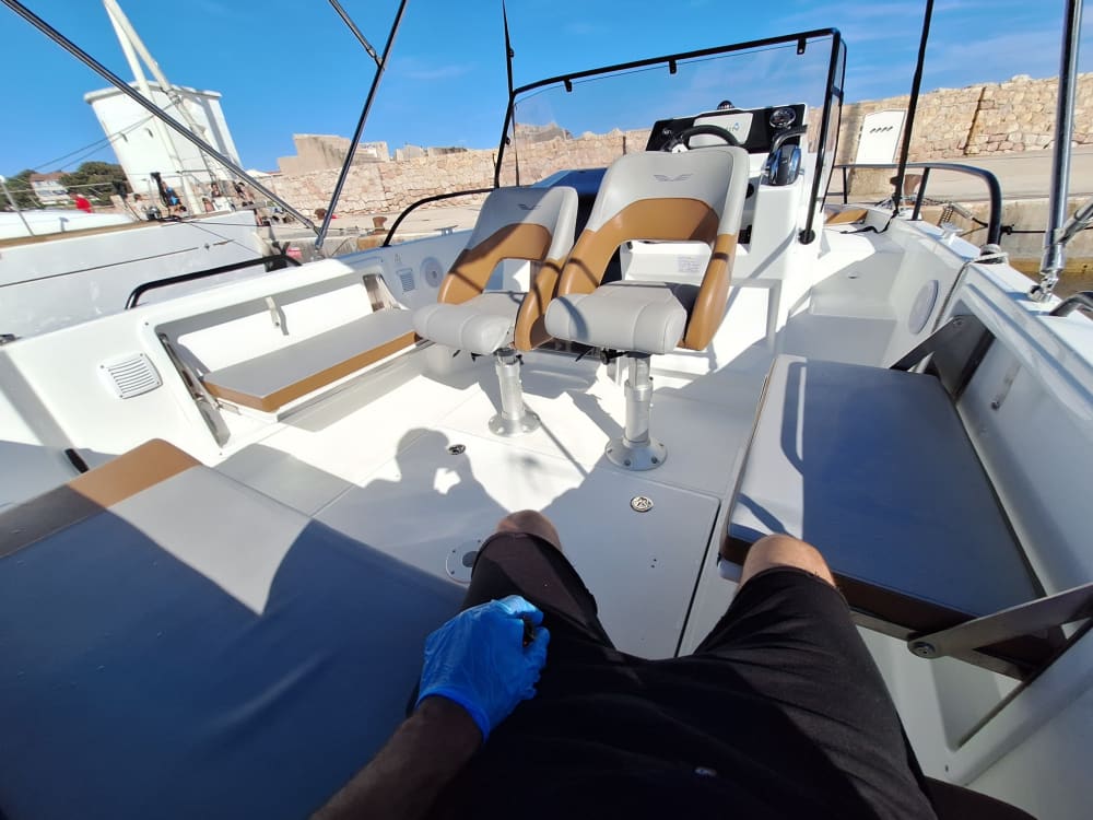 Motorboot huren voor een hele dag in Port-de-Bouc