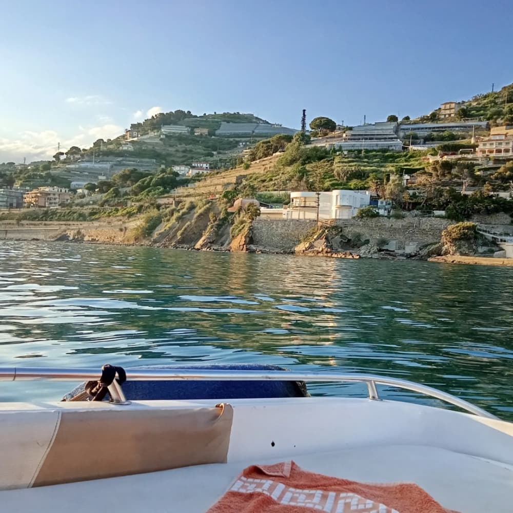 Seu dia em Monte Carlo: Alugue uma lancha para 8 horas de descoberta.