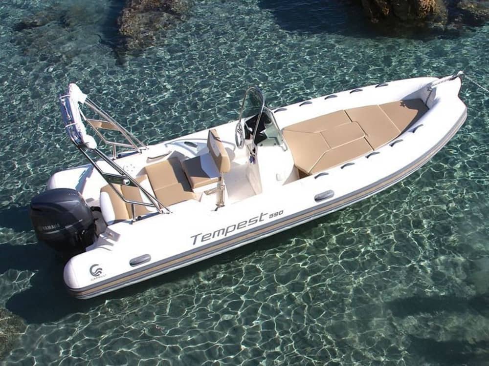 Une journée à la découverte de la Basse-Sardaigne : la véritable Dolce Vita en bateau à moteur