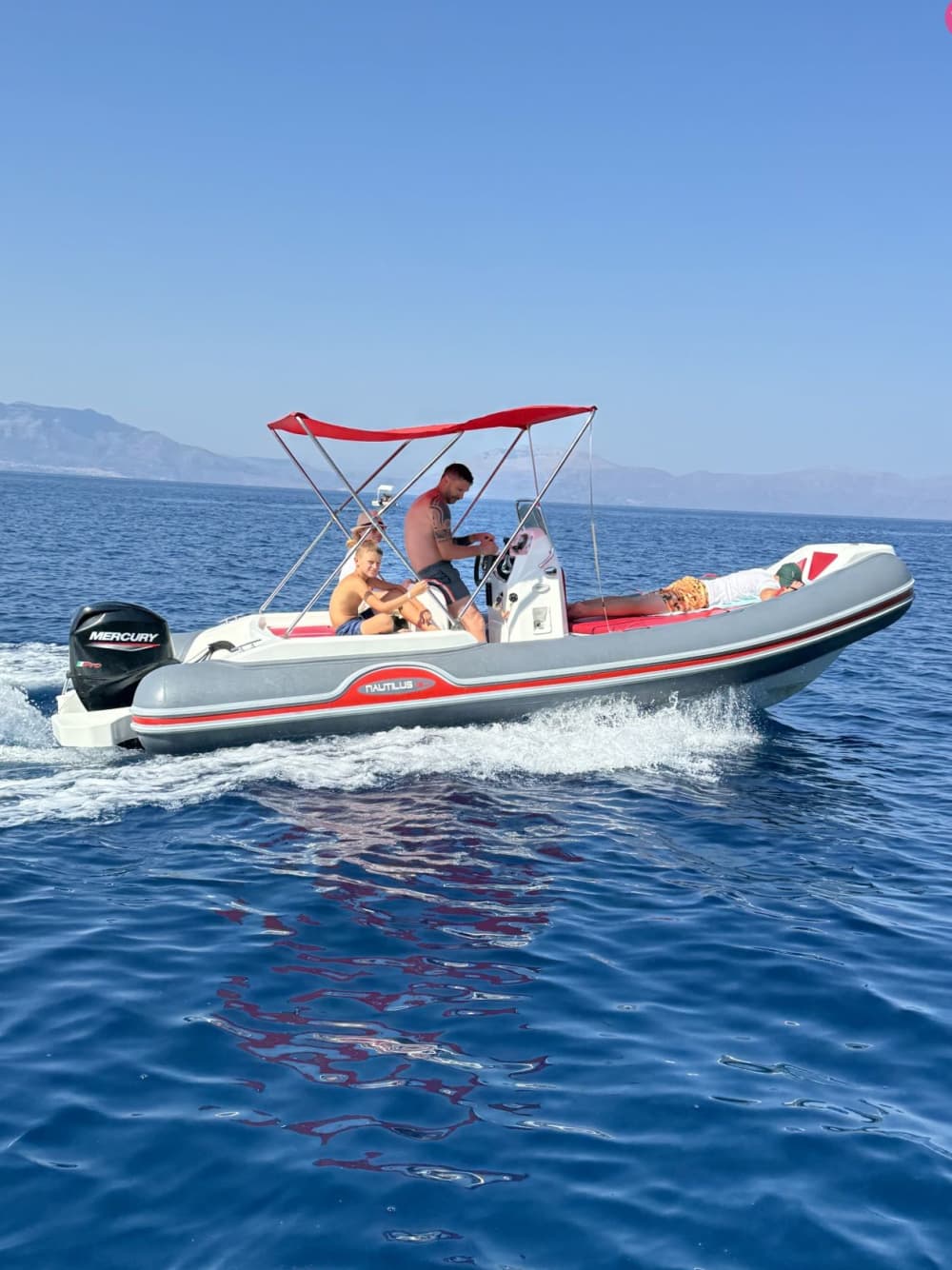 Mezza giornata di mare tra relax e natura