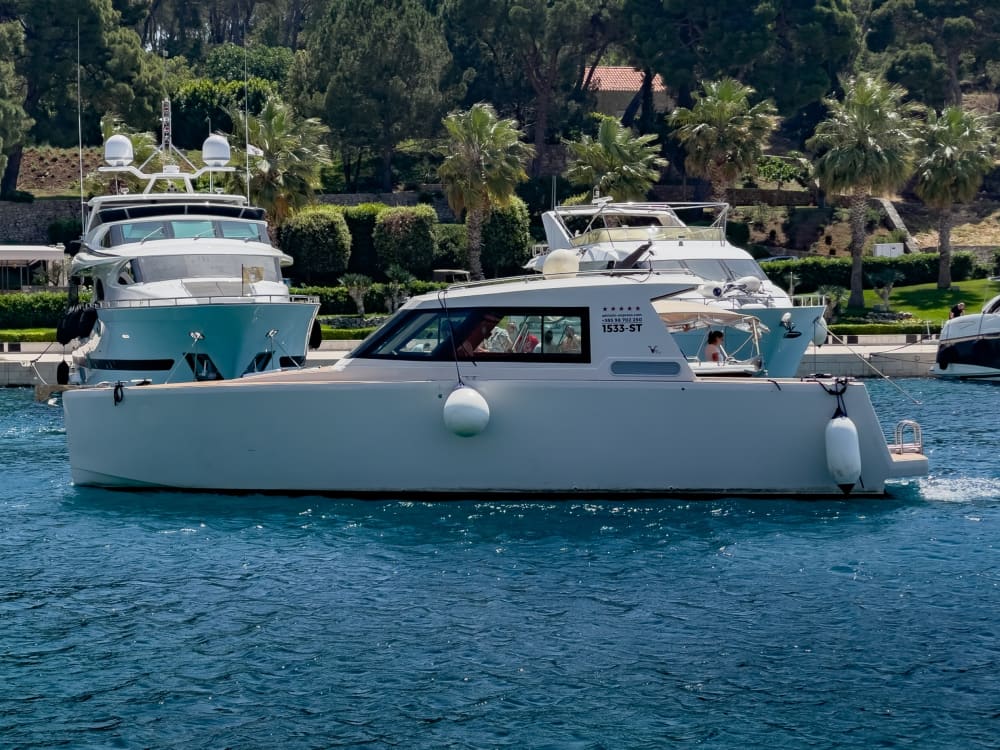 Blå grottan, Hvar och 5-östur - lyxig dagstur med motorbåt