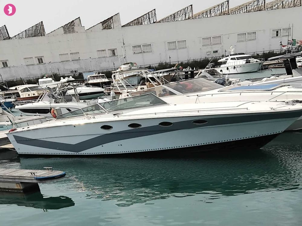 Capri et ses côtes : aventure de luxe d'une journée complète au départ de Torre Annunziata