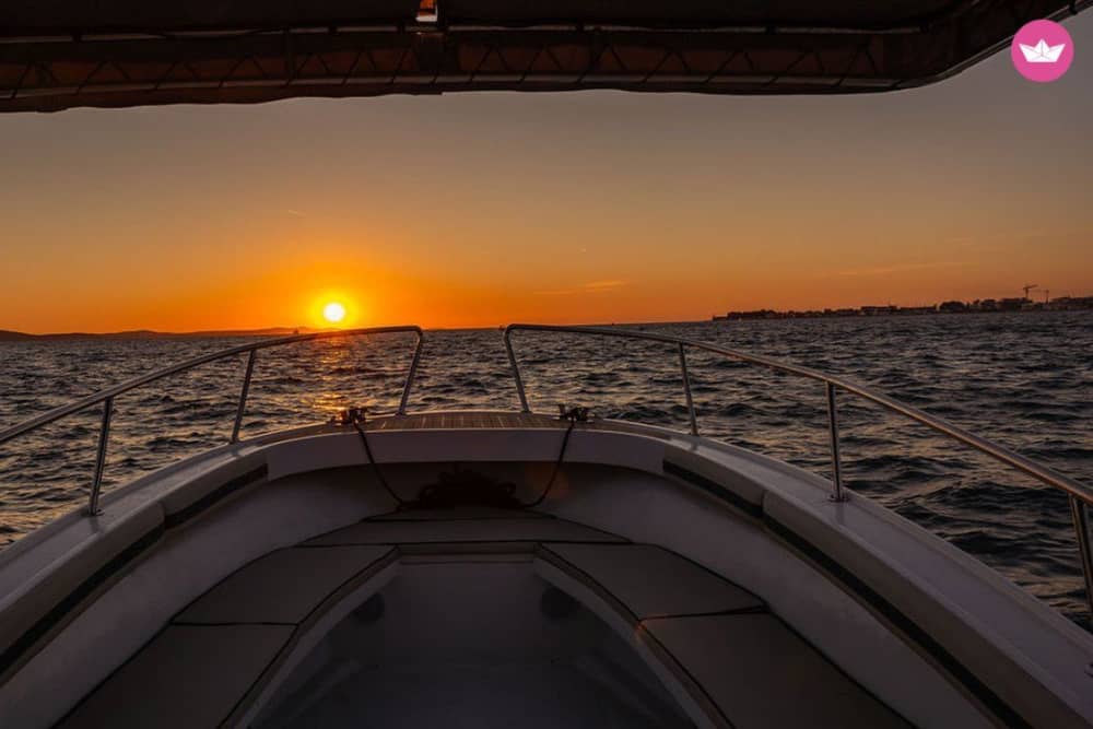 Naviga verso il romanticismo: crociera al tramonto con spumante a Zara