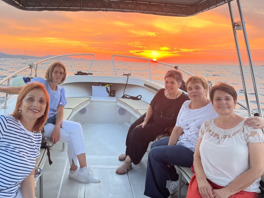 Naviga verso il romanticismo: crociera al tramonto con spumante a Zara