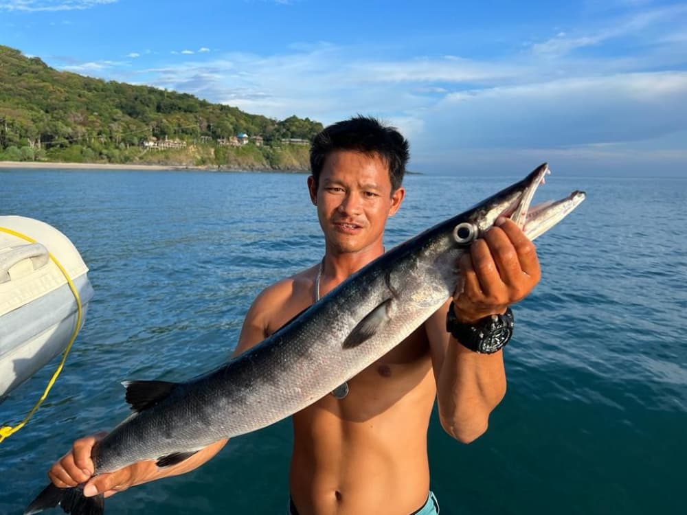 Der perfekte Angeltag: Was passiert bei einem Angelausflug nach Koh Racha Yai und Koh Racha Noi? Ganztägig