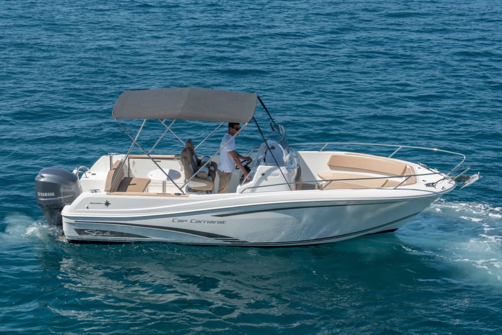 Descubra a magia do Adriático: passeio de lancha particular pela Gruta Azul, Hvar e Vis