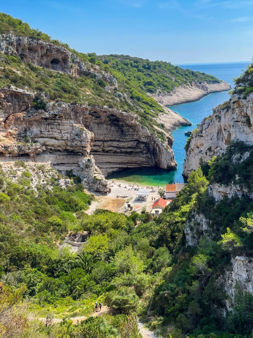 Descubra a magia do Adriático: passeio de lancha particular pela Gruta Azul, Hvar e Vis