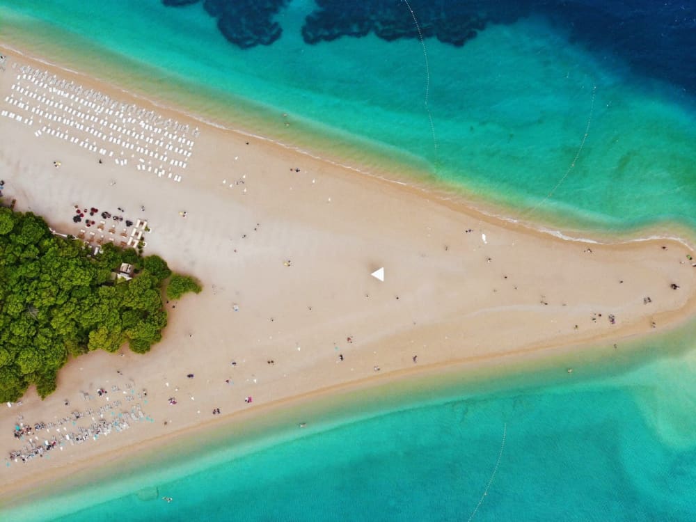 Ανακαλύψτε τους Χρυσούς Θησαυρούς της Κροατίας: Περιπέτεια με ταχύπλοο στο Μπολ, το Ζλάτνι Ρατ και το Χβαρ