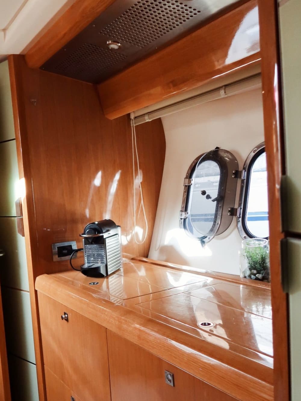 Follow the Voiles de Saint-Tropez from the sea