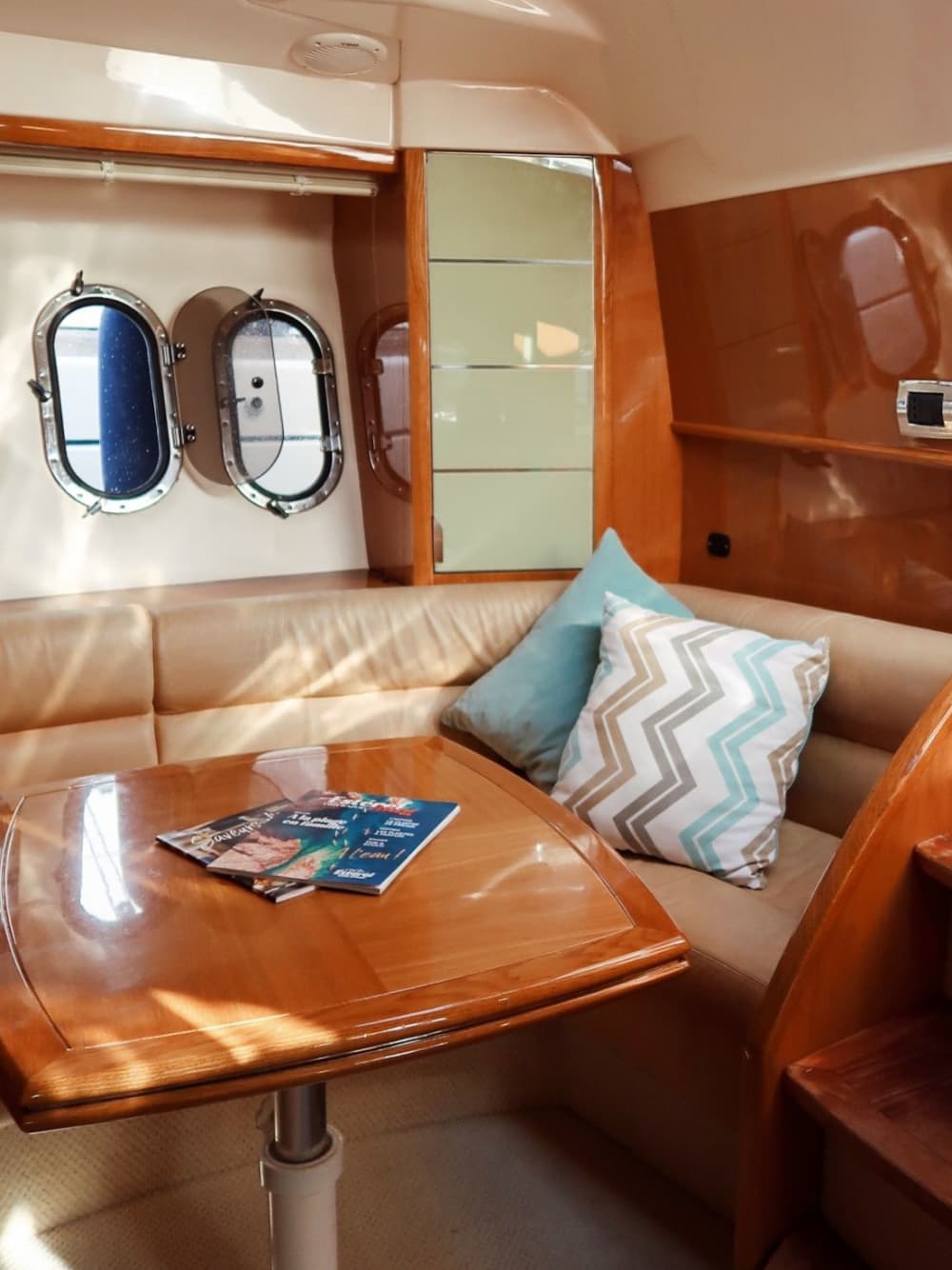 Follow the Voiles de Saint-Tropez from the sea