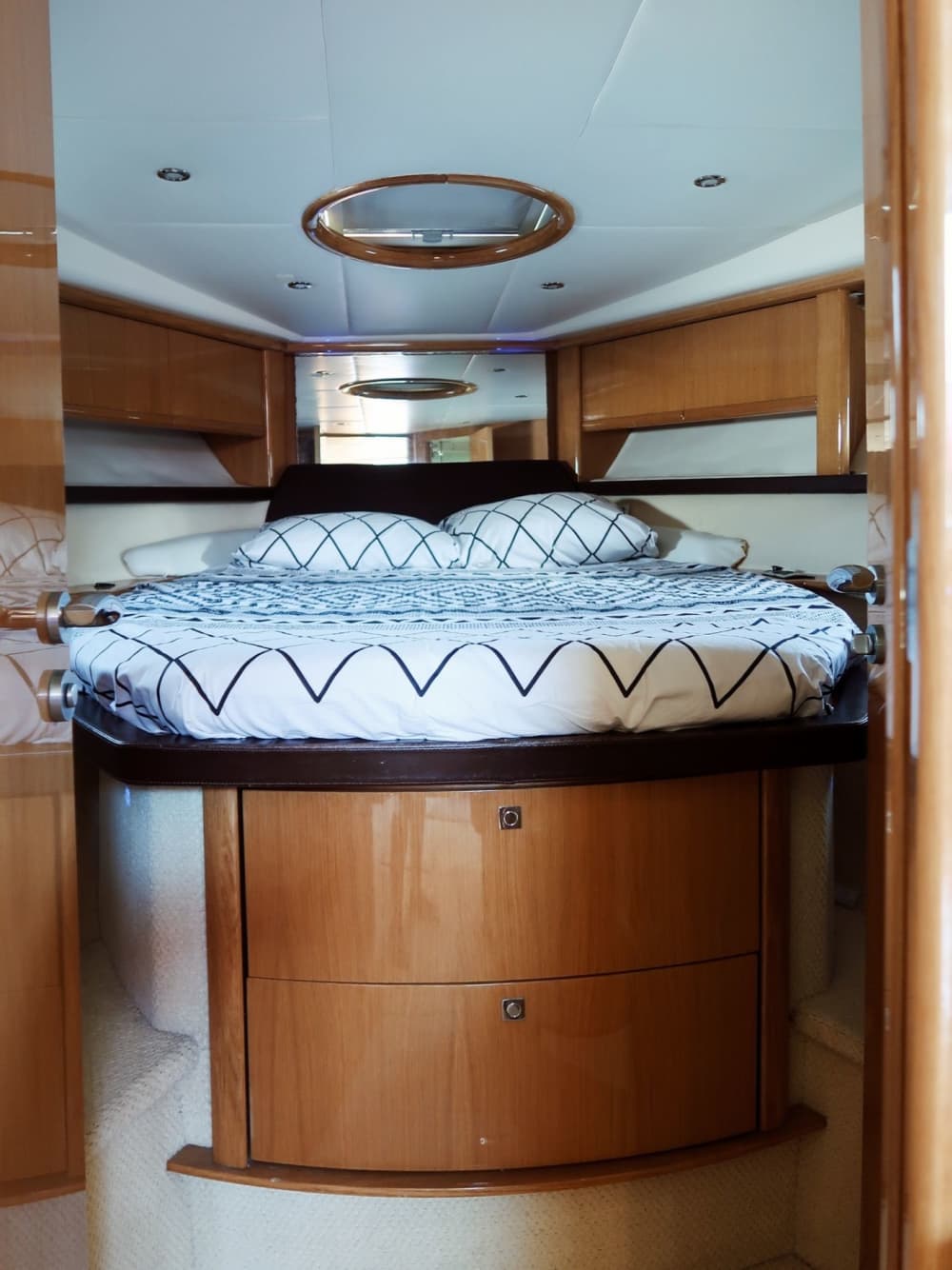 Follow the Voiles de Saint-Tropez from the sea